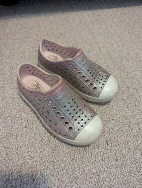 Sparkly Natives Size 8